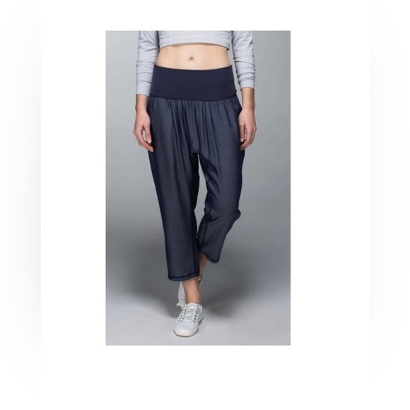 Lululemon Jogger Pants Womens 4 Post Power crop Charcoal Black High Rise Outdoor - Picture 1 of 15